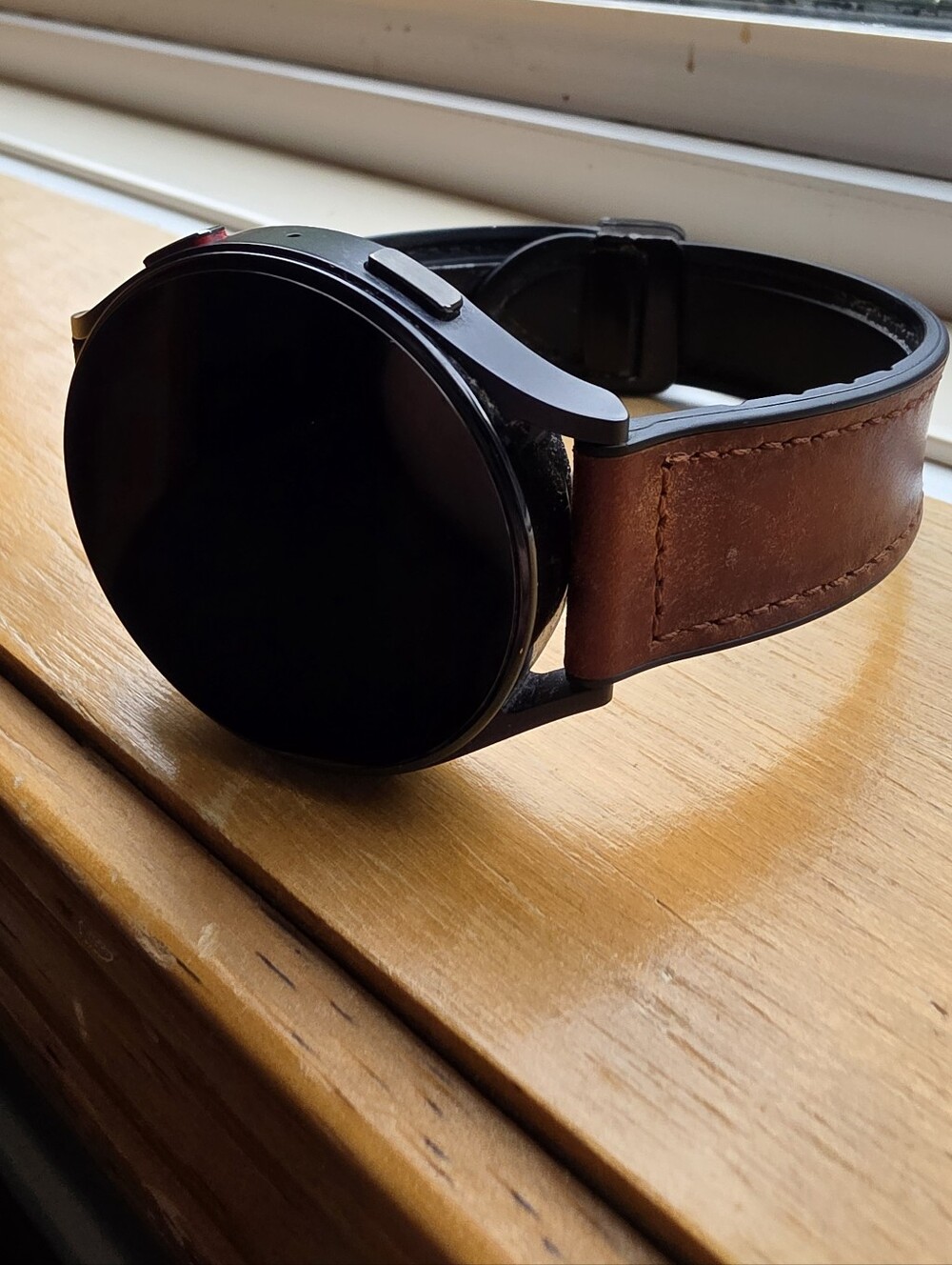 Black Smartwatch 5 LTE Capable with Brown Leather Band